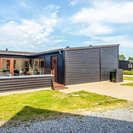 Exclusive Retreat With - By Traum