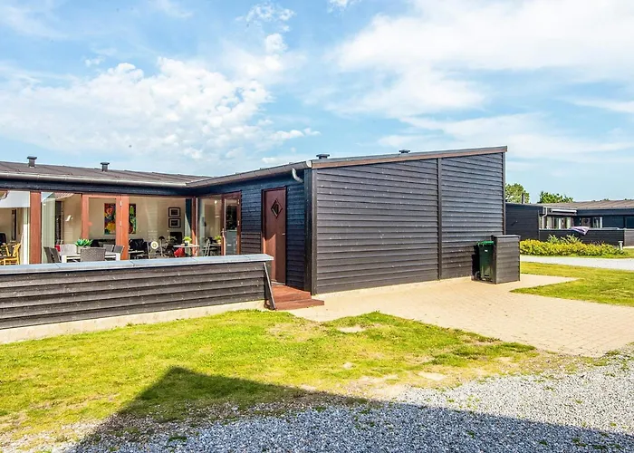 Exclusive Retreat With - By Traum